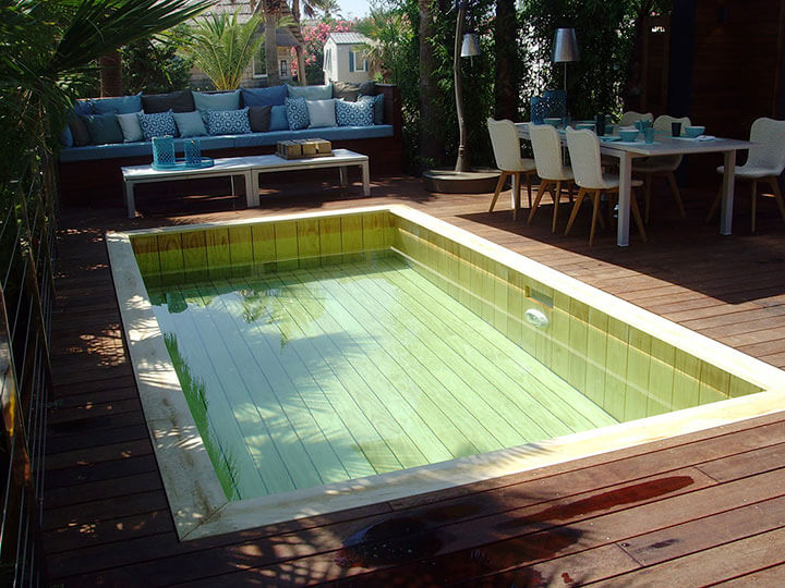 piscine sur mesure rectangle en bois avec jaccuzzi d'extérieur en annexe