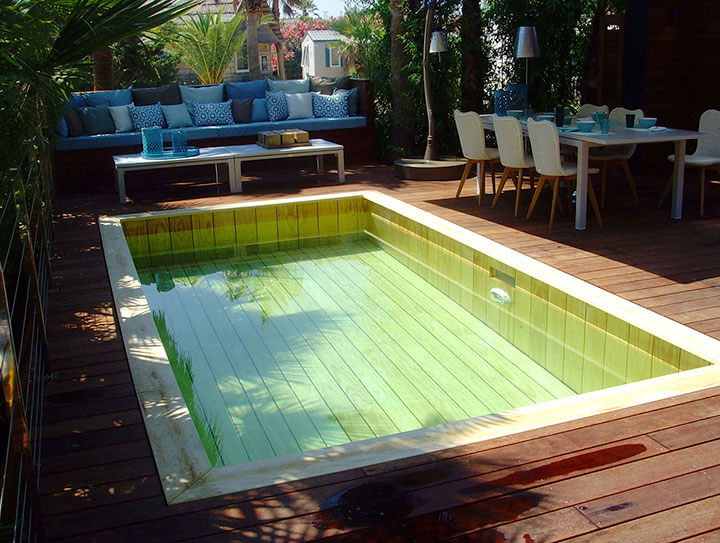 piscine en bois de deux couleurs, mélèze et accoya